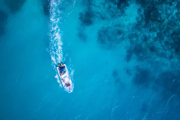 Fototapete Meer / Ozean herrliche Aussicht auf Yacht, schwimmende Frau und klares Wasser karibisches Paradies
