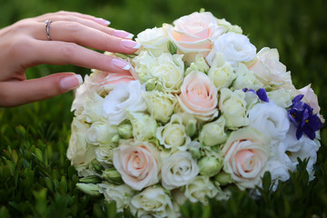 Obraz na płótnie Canvas Wedding bouquet outdoor