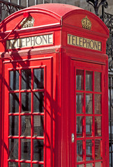 Obraz premium Red telephone box in London 
