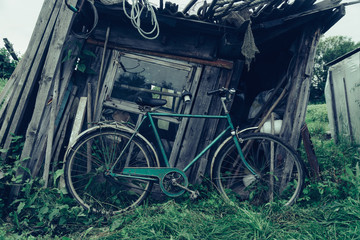 Fototapeta na wymiar Old bicycle near the barn