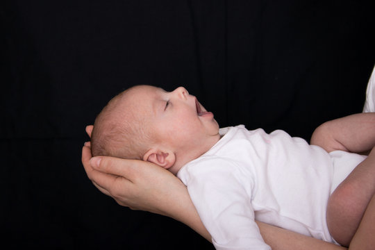 Newborn / Newborn baby lying in his mother's arms
