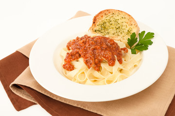 Pasta bolognese with garlic bread