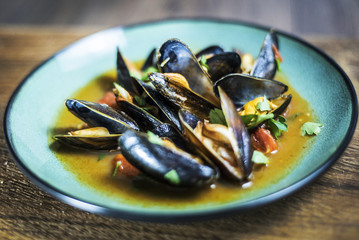 Cooked mussels with tomatoes and onion.