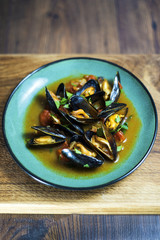 Cooked mussels with tomatoes and onion