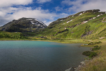 Obraz premium Türkiser See im Jotunheimen Nationalpark 