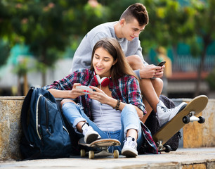 Teenagers with smarthphones
