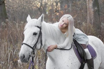 Obraz premium Two blonde, girl with a horse
