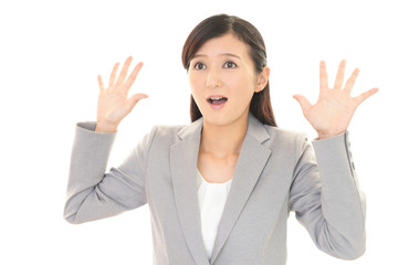 驚く女性