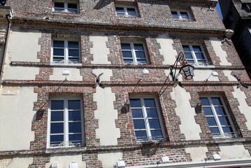 Façade sur les quais de Honfleur.