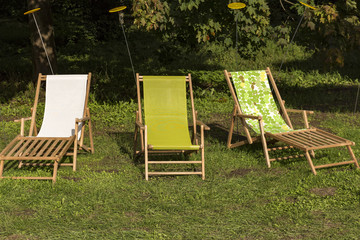 Bilder und Videos suchen: holzliege