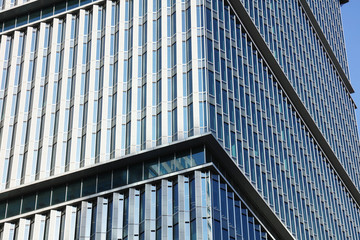 ビジネスイメージ　ビルに反射する光