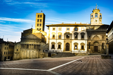 vista scorcio visuale panorama arezzo piazza grande e pieve