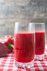 Red detox with beetroot, pepper,apple and tomato