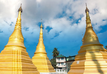 Fototapeta premium Golden Pagoda in Myawaddy, Karen State, Myanmar