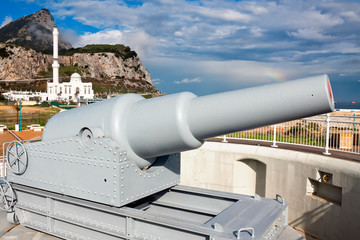 Fototapeta na wymiar exhibit guns in Gibraltar