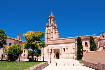 Fototapeta na wymiar church and collegiate of San Miguel in Ampudia, Palencia, Castil
