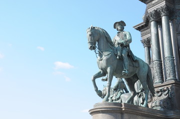 Obraz premium Fragment of Maria-Theresa monument in the Plaza Maria Theresa in Vienna