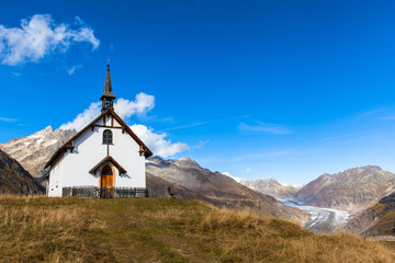 Fototapeta na wymiar Small chapel in Swiss Alps
