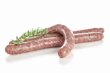 Rohe Bratwurst als Freisteller
