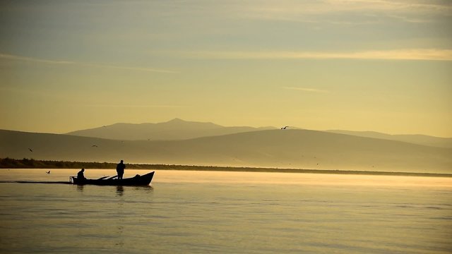 balık&ccedil;ı teknesi ve sabah saatleri