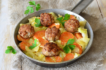 Meatballs with Braised Vegetables on the Pan 