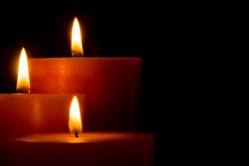 Candele di natale (sfondo nero)