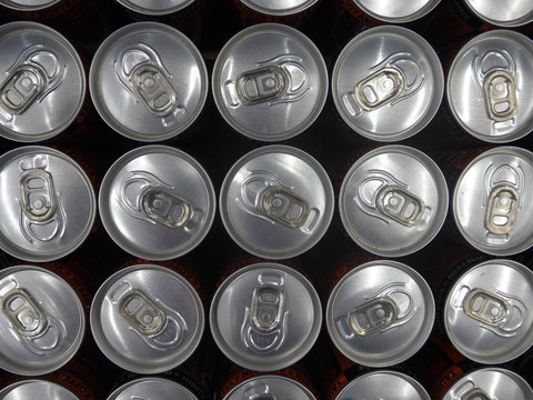 Soda / beer cans viewed from above - Bild -