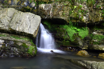 Fototapeta na wymiar Waterfall on the Zmeika river