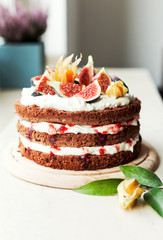 Chocolate cake with figs