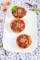 Schokoladentörtchen mit Walnuss