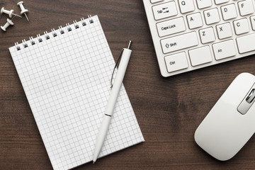 office table with notepad and computer