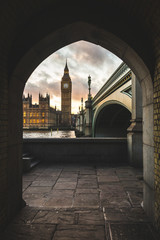 Palais de Westminster et Big Ben à Londres au coucher du soleil