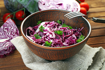 Obraz na płótnie Canvas Red cabbage salad served in bowl closeup