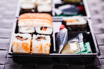 Convenient sushi box