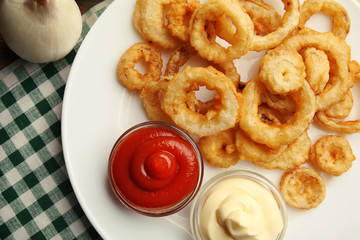 Chips rings with sauce and onion