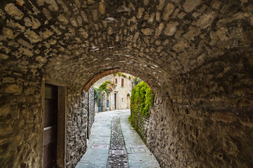 Obraz premium Alleys of mountain village in Tuscany