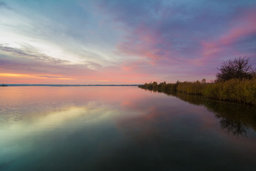 Sonnenaufgang am Wallendorfer See in Burgliebenau, Deutschland