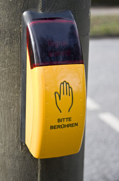 Tastschalter f&uuml;r Fu&szlig;g&auml;ngerampelschaltung