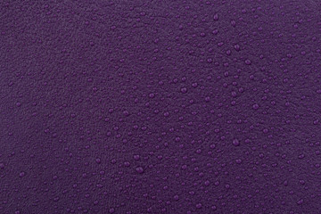 violet Leder mit Wassertropfen