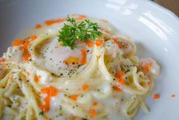spaghetti with salmon creamy sauce