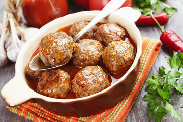 Meatballs in the ceramic pot