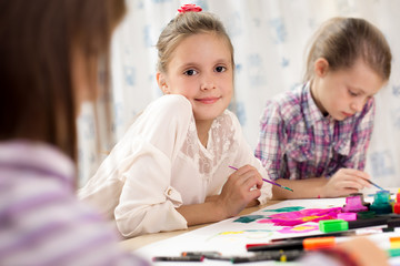 Obraz premium Cute little girl painting a picture