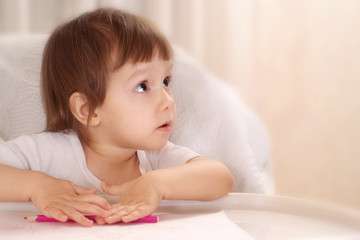 Fototapeta premium Little girl drawing at home