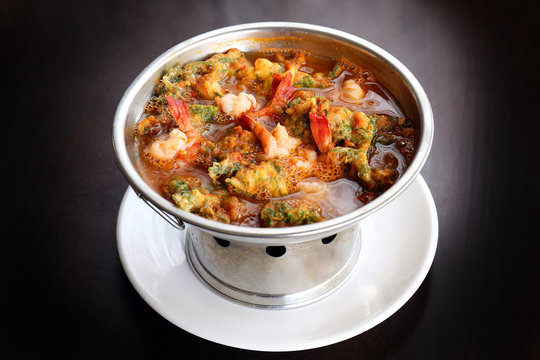 Spicy and Sour soup with shrimp and acacia omelet - kang som chaom kung