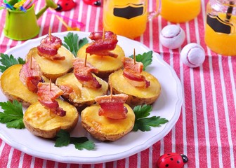 Baked potato with bacon 