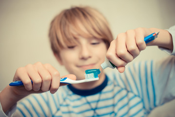 an ordinary day - brush your teeth