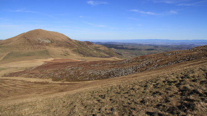 Fototapeta premium monts d'Auvergne depuis le roc de Cuzeau