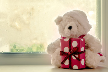 Cute teddy bears holding christmas gift box