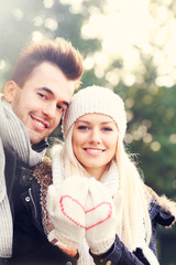 Fototapeta premium Happy couple on a date in the park