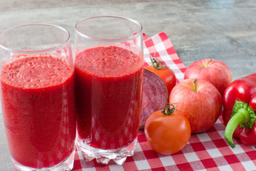 Red detox with beetroot, pepper,apple and tomato